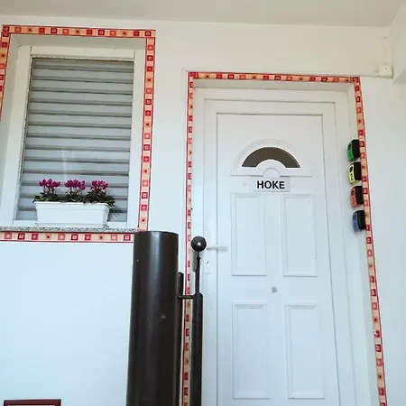 Hoke Lakas شقة شوبرون